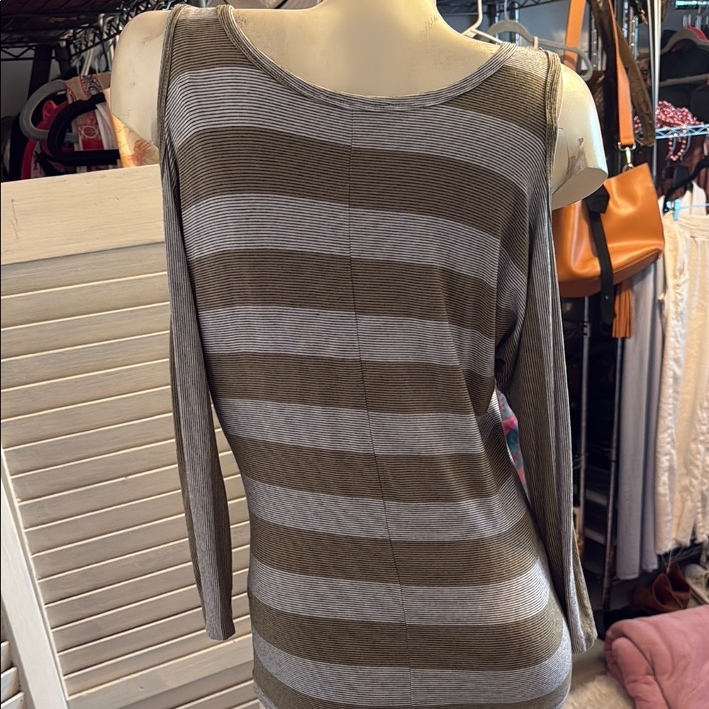 VINTAGE Fenn Wright Manson green and Gray Fitted cold shoulder 3 quarter sleeve